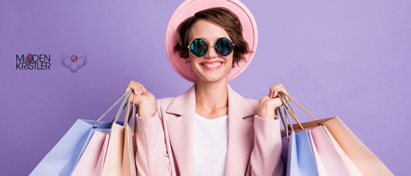 Bild enthält, Person, Shopping, Bag, Hat, Accessories, Handbag, Head, Face, Happy, Smile