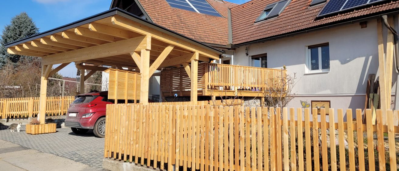 Bild enthält, Nature, Outdoors, Yard, Machine, Wheel, Indoors, Interior Design, Car, Picket Fence, Solar Panels