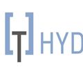Das Logo für 'T HYD', mit einem stilisierten 'T' mit einer vertikalen Linie auf der linken Seite und 'HYD' in großen Buchstaben auf der rechten Seite. Das Design ist in Blau mit einem dunklen Umriss.