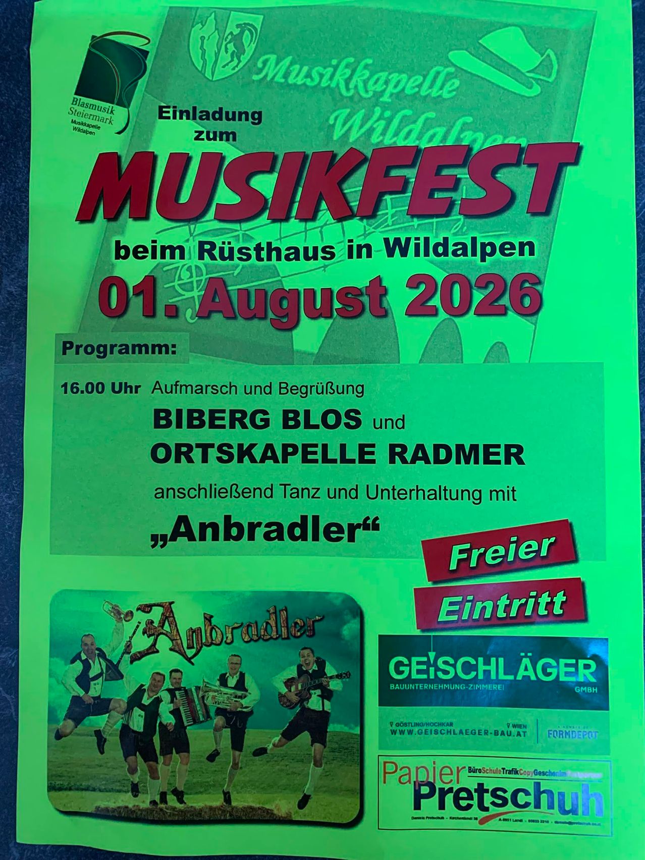 Plakat für ein Musikfestival im Rusthaus in Wildalpen am 1. August 2026. Die Veranstaltung bietet Auftritte von BIBERG BLOS und ORTSKAPELLE RADMER, gefolgt von Tanz und Unterhaltung mit 'Anbradler.' Freier Eintritt.