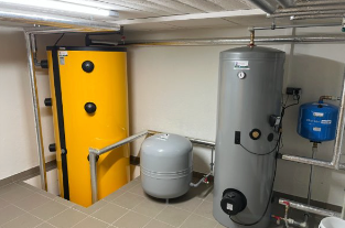 Bild enthält, Indoors