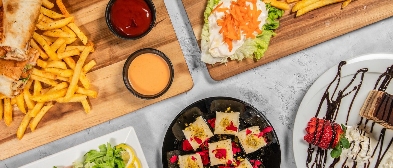 Bild enthält, Brunch, Food, Food Presentation, Ketchup, Plate, Orange, Sandwich