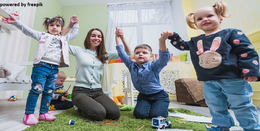 Bild enthält, Pants, Jeans, Baby, Person, Child, Female, Girl, Boy, Male, Face