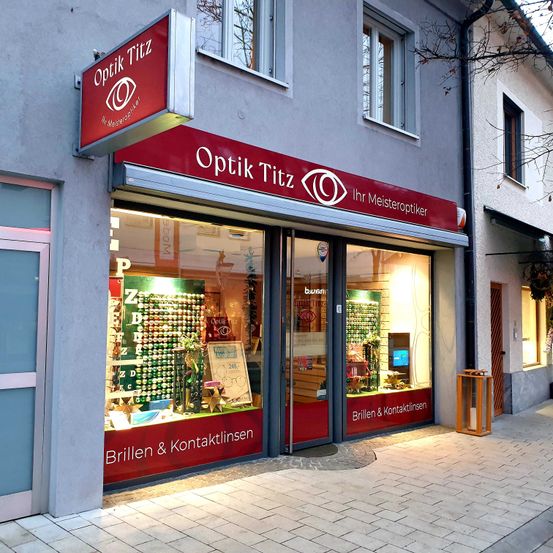 Bild enthält, Shop, City, Monitor, Screen, Urban