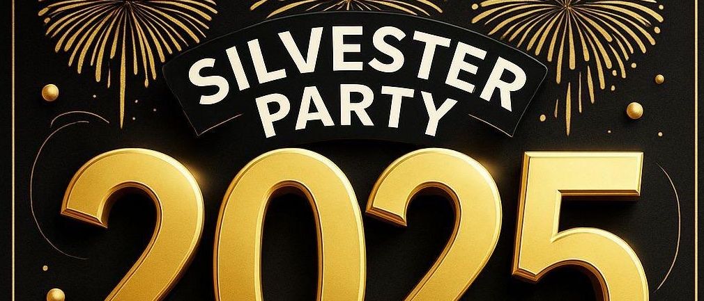 Ein Plakat für die Silvesterparty 2025 im Cafe Bistro Stegersbach. Es zeigt eine Champagnerflasche und ein Glas, Datum 31.12.2025 und Beginn um 19:00. Der Hintergrund ist schwarz mit goldenen Akzenten.
