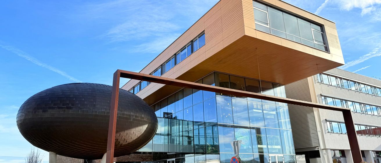 Bild enthält, Architecture, Building, Office Building, Urban, Planetarium