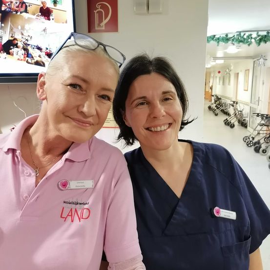 Bild enthält, Adult, Female, Person, Woman, Nurse, Face, Head, Monitor