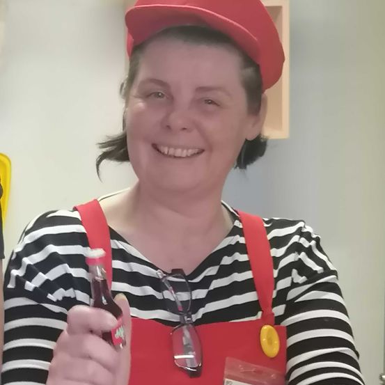 Bild enthält, Adult, Female, Person, Woman, Face, Happy, Head, Smile