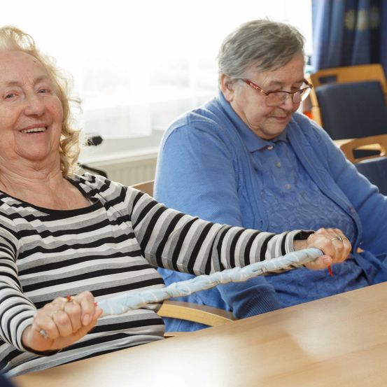 Bild enthält, Adult, Female, Person, Woman, Head, Face, Male, Man, Glasses, Happy