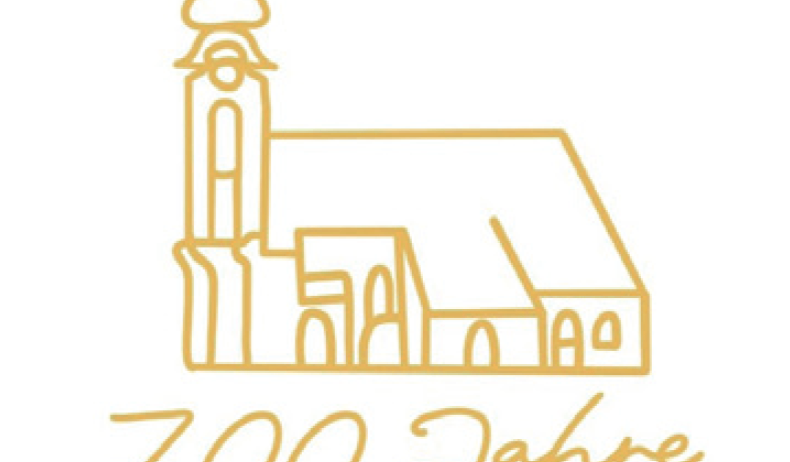 Eine Illustration einer Kirche mit einer goldenen Turmspitze und den Worten '700 Jahre Pfarre im Ort' darunter.