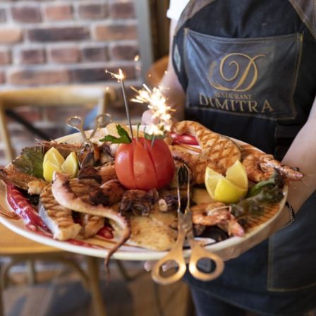 Bild enthält, Food, Food Presentation, Brunch, Adult, Male, Man, Person