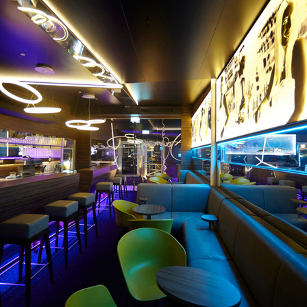 Bild enthält, Architecture, Building, Chair, Furniture, Bar, Adult, Bride, Female, Person, Woman