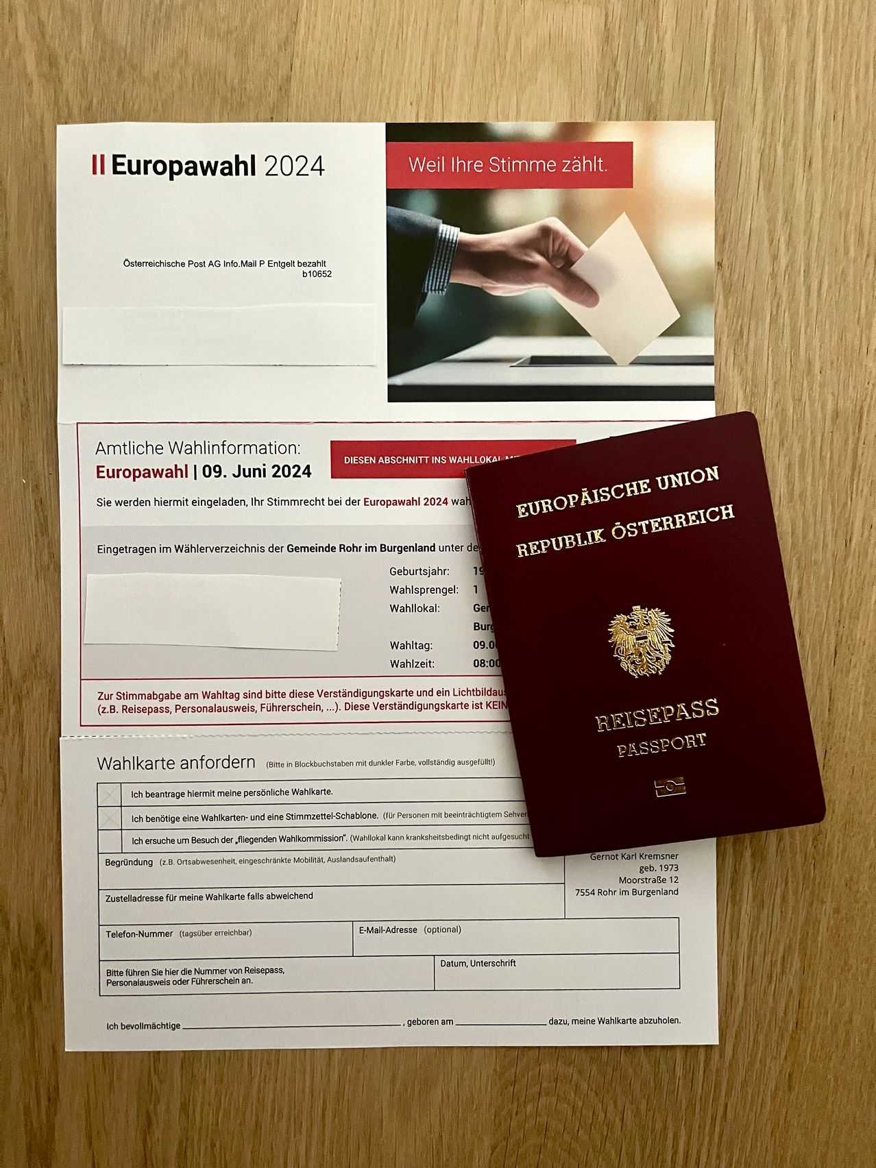 Bild enthält, Text, Document, Adult, Male, Man, Person, Id Cards, Passport, Invoice, Business Card