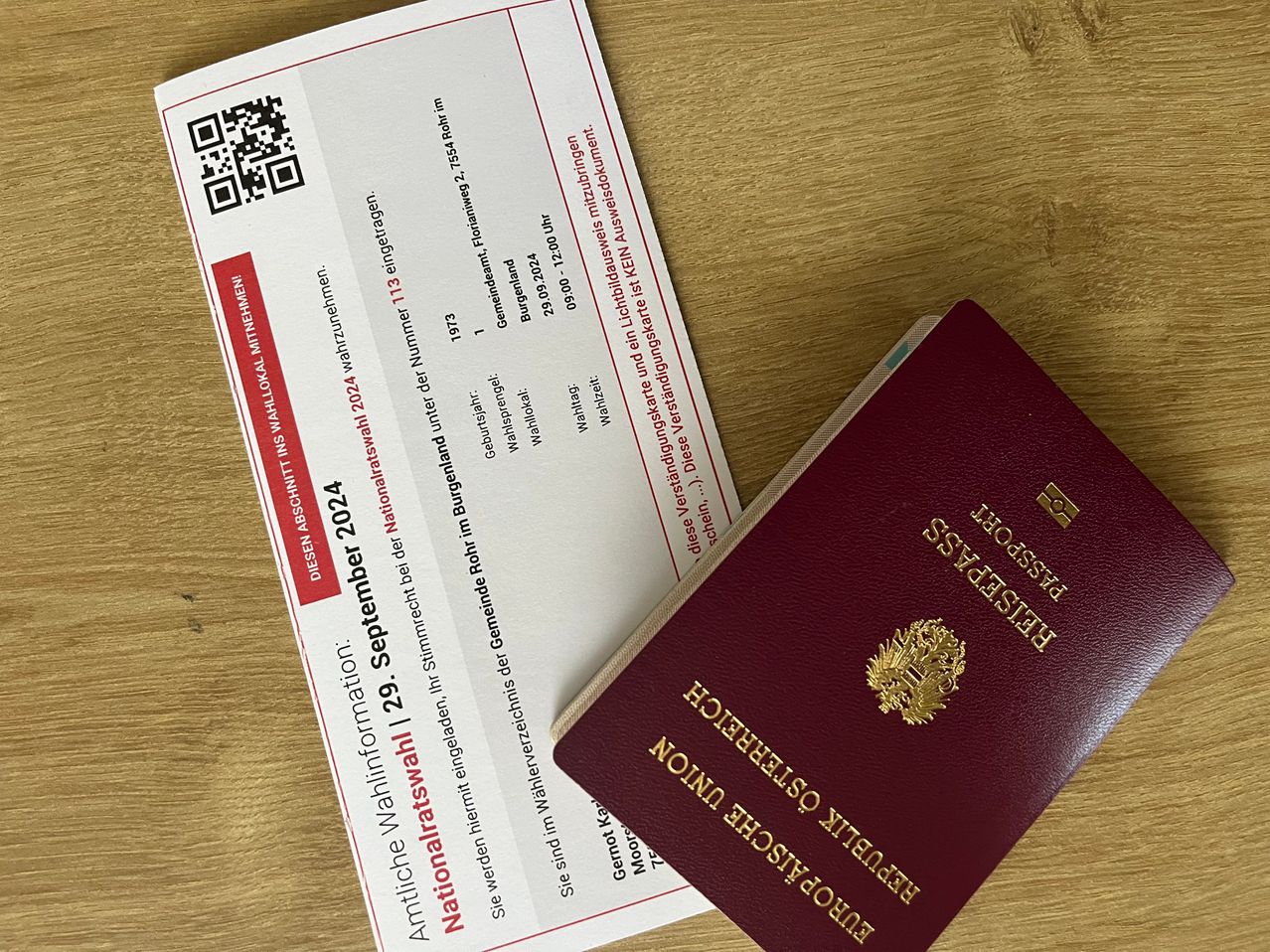 Bild enthält, Text, Document, Id Cards, Passport, QR Code, Business Card, Paper