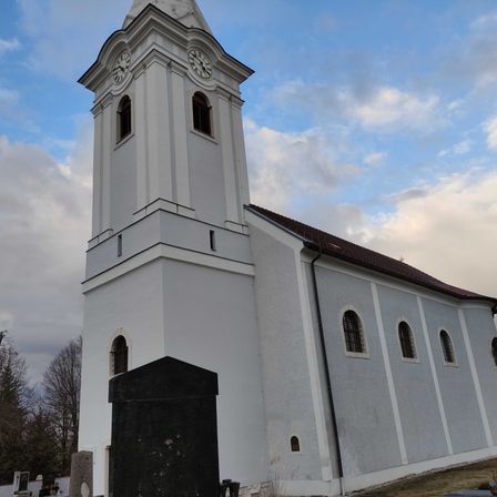 Bild enthält, Monastery, Spire, Tower, Arch, Gothic Arch, Bell Tower, Clock Tower, Tomb, Gravestone, Outdoors