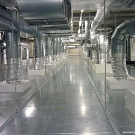 Bild enthält, Architecture, Building, Floor, Flooring, Indoors, Factory