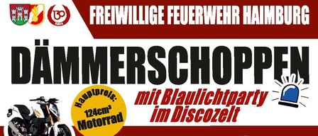 Veranstaltungsplakat für 'Dammerschopppen' mit einer Gruppe von Menschen, einem Motorrad und dem Text 'Hauptpreis: 124cm3 Motorrad' und 'mit Blaulichtparty im Discozelt' auf rotem Hintergrund. Datum: Samstag, 27. Juni, 17:00 Uhr im Rusthaus Hamburg.