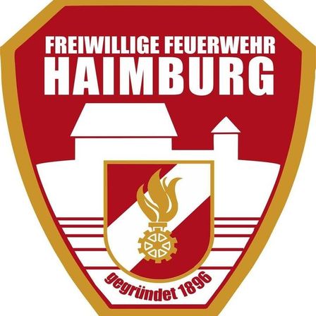 Logo der Freiwilligen Feuerwehr Hamburg, gegründet 1896, mit einem Haus, Schornstein, Flamme und Zahnrad.