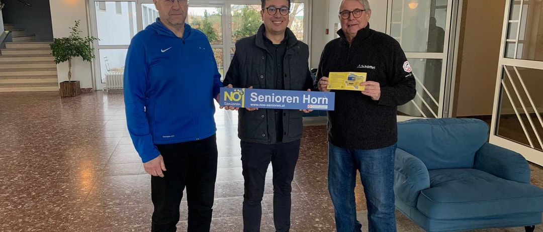 Bild enthält, Text, Adult, Male, Man, Person, Glasses, Driving License, Id Cards, Groupshot