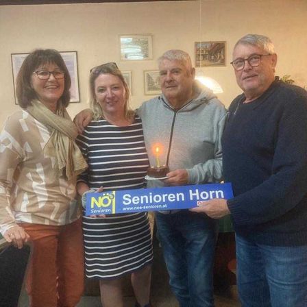 Bild enthält, Pants, Photography, People, Person, Portrait, Blouse, Jeans, Adult, Male, Man