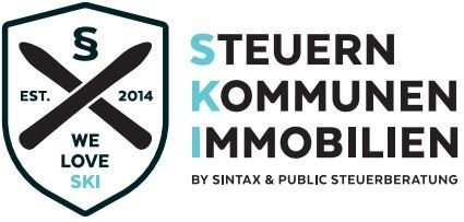 Das Logo zeigt einen Schild mit einem gekreuzten Ski und dem Text 'Wir lieben Ski'. Das Logo enthält auch den Text 'Gründung 2014' und 'Steuern Kommunen Immobilien'. Der Schild ist grün und weiß mit schwarzem Umriss. Der Text ist in Blau und Schwarz.