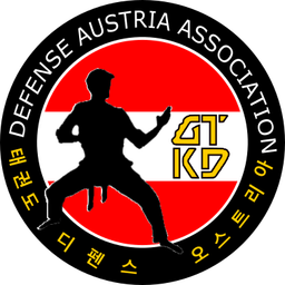 Das Logo der Defense Austria Association zeigt eine Silhouette eines Kampfkünstlers in Kampfhaltung mit den Buchstaben GT KDP in der Mitte. Der Hintergrund ist ein roter Kreis mit dem Text Defense Austria Association in weiß.