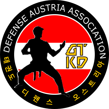 Das Logo der Defense Austria Association zeigt einen Kampfkünstler in Kampfhaltung mit den Buchstaben GT und KDP in der Mitte. Der Hintergrund ist ein kreisförmiges Design in rot, weiß und schwarz.