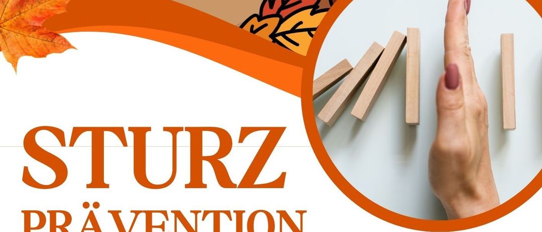 Plakat für Sturzpräventionstraining. Ein gezeichnetes Eichhörnchen mit Herbstblättern. Eine Hand hält Holzblöcke. Text: Sturz Prävention, Trainerin Sabine Bittermann. Datum und Uhrzeit: 5. Oktober 2026, 16.00 - 19.00 Uhr. QR-Code.