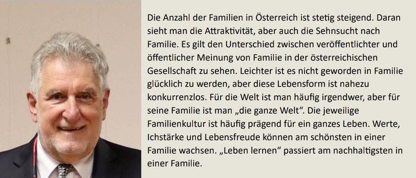 Bild enthält, Advertisement, Poster, Suit, Adult, Male, Man, Person, Tie, QR Code, Face