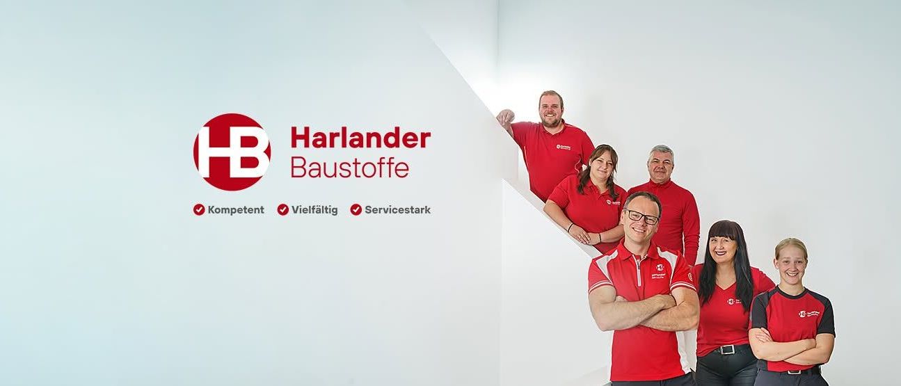 Eine Gruppe von Mitarbeitern in roten Uniformen steht vor einem weißen Hintergrund. Ein Logo mit den Buchstaben HB ist oben links. Die Wörter Kompetent, Vielfältig und Servicestark sind auf dem Bild geschrieben.