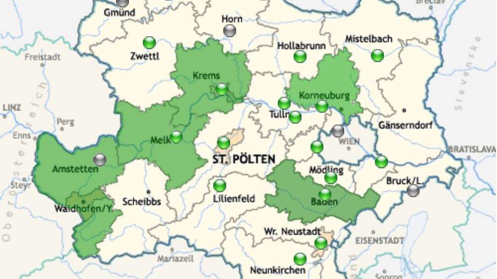 Eine Karte Österreichs, die die Regionen St. Pölten, Wien, Krems und Tulln hervorhebt. Verschiedene Städte und Sehenswürdigkeiten sind markiert, wobei grüne Kreise bestimmte Orte anzeigen.
