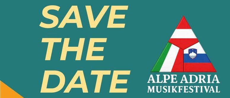 Werbeplakat für das Alpe Adria Musikfestival am 13. Juni 2026 an der Dreiländereck Bergstation Arnoldstein mit Trompeten-Illustration.