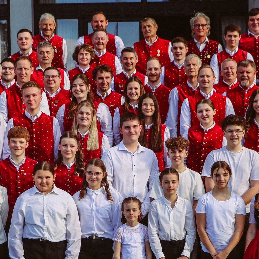 Bild enthält, Groupshot, Person, People, Adult, Male, Man, Child, Female, Girl, Teen