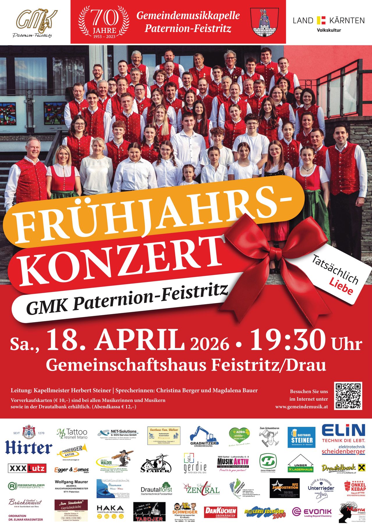 Plakat für ein Frühlingskonzert von GMK Paternion-Feistritz. Es zeigt ein Gruppenfoto von Menschen in traditioneller Kleidung. Die Veranstaltung ist für den 18. April 2026 um 19:30 Uhr im Gemeindehaus Feistritz/Drau geplant.