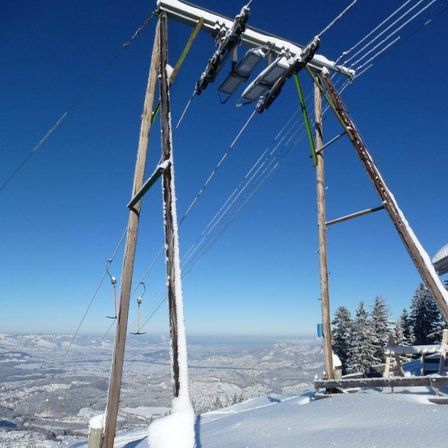 Bild enthält, Utility Pole, Outdoors, Cable, Nature, Power Lines, Snow