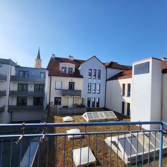 Bild enthält, Neighborhood, Railing, Architecture, Building, Housing, Handrail, City, House