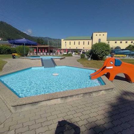Bild enthält, House, Housing, Villa, Hotel, Pool, Water, Resort, Outdoors, Swimming Pool, Hot Tub