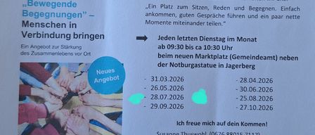 Ein Flyer mit einem blauen Kreis und dem Text 'Neues Angebot' lädt zur Teilnahme an einem Treffen am neuen Marktplatz in Jagerberg zu bestimmten Terminen ein. Es zeigt eine Gruppe von Händen und erwähnt Susanne Thuswohls Kontaktdaten.