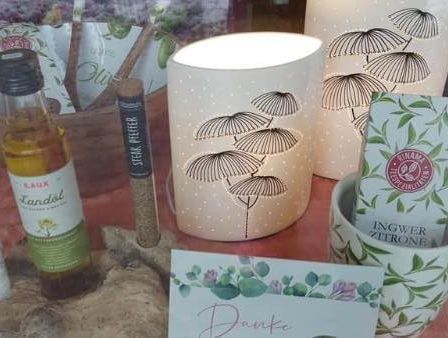 Bild enthält, Tape, Dynamite, Weapon, Mortar Shell, Art