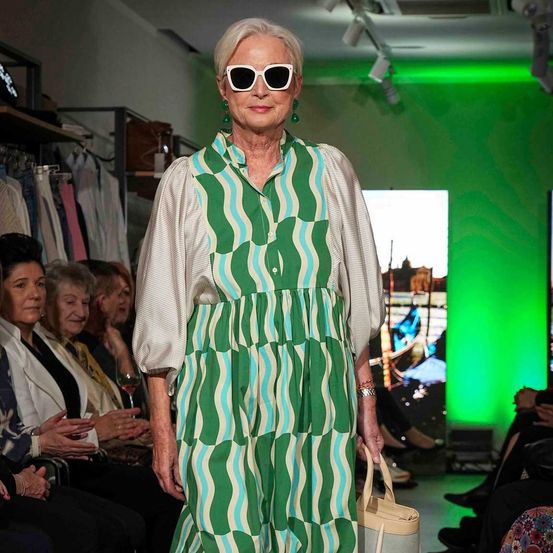 Bild enthält, Shoe, Adult, Male, Man, Person, Fashion, Female, Woman, Handbag, Face