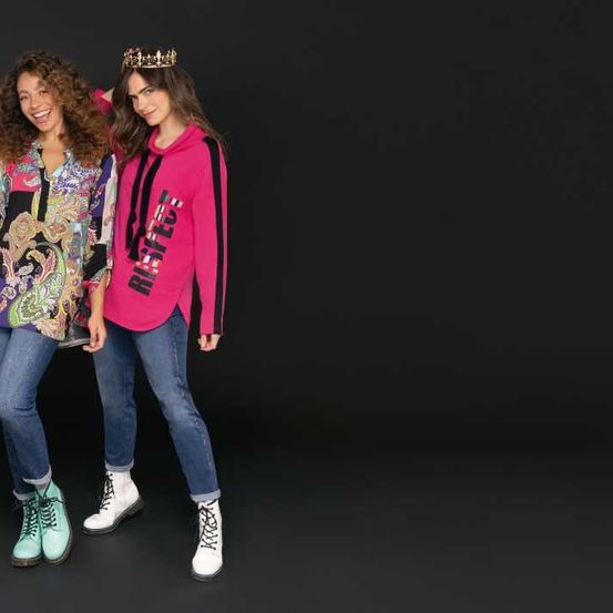 Bild enthält, Pants, Shoe, Female, Girl, Person, Teen, Coat, Jacket, Long Sleeve, Groupshot