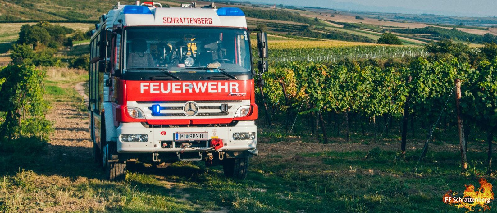 Bild enthält, Truck, Vehicle, Nature, Outdoors, Countryside, Bumper, Machine, Wheel, Rural, Farm