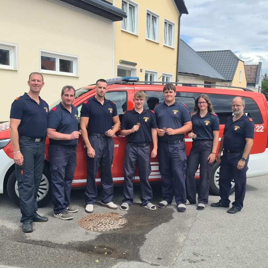 v.l.n.r.: Kdt. HBI Wolfgang Langer, PFM Andreas Nagl, FM Dennis Scherzer, FM Raphael Paulhart, PFM Andreas Wolf, FM Marie Pejcl und Kdt-St. BI Michael Kaufmann