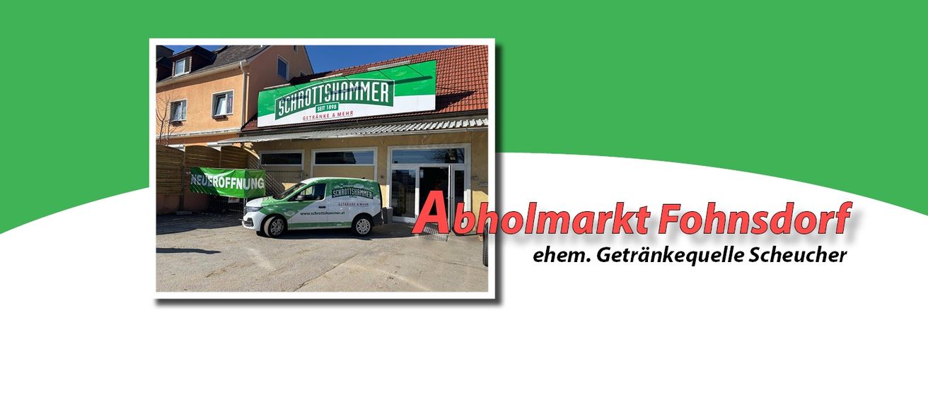 Ein grünes und weißes Auto steht vor einem Geschäft mit einem Schild, das Schrottshammer liest. Das Geschäft hat ein rotes Dach und eine Glastür. Das Bild ist mit einem weißen Rand umrahmt.