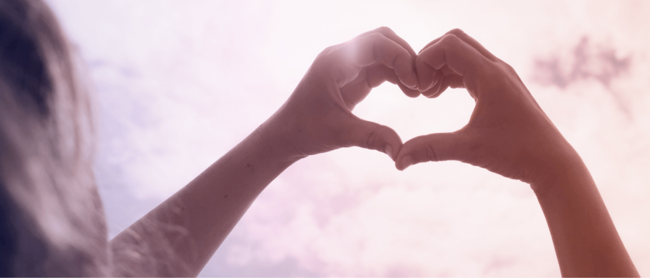 Bild enthält, Symbol, Love Heart Symbol, Person