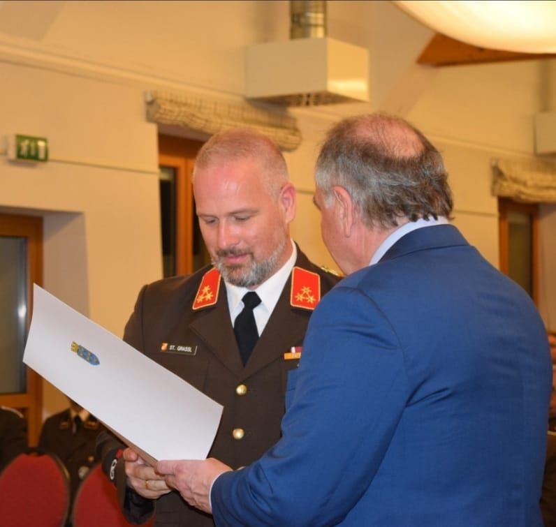 Bild enthält, Officer, Person, Military, Military Officer, Adult, Male, Man, Suit, Face, Head