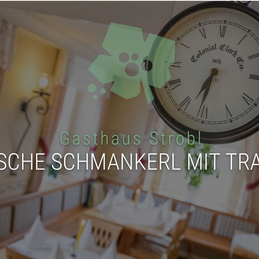 Bild enthält, Analog Clock, Clock, Plant, Indoors, Interior Design, Chair, Furniture, Table, Living Room, Painting