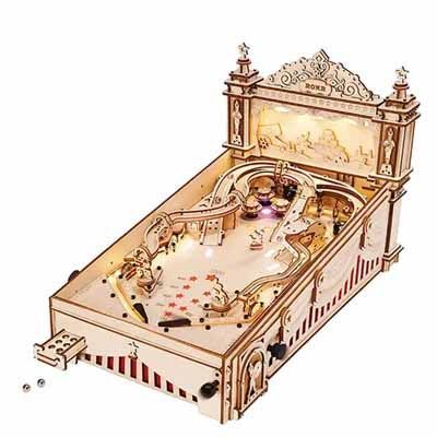 Bild enthält, Crib, Furniture, Infant Bed, Arcade Game Machine, Game