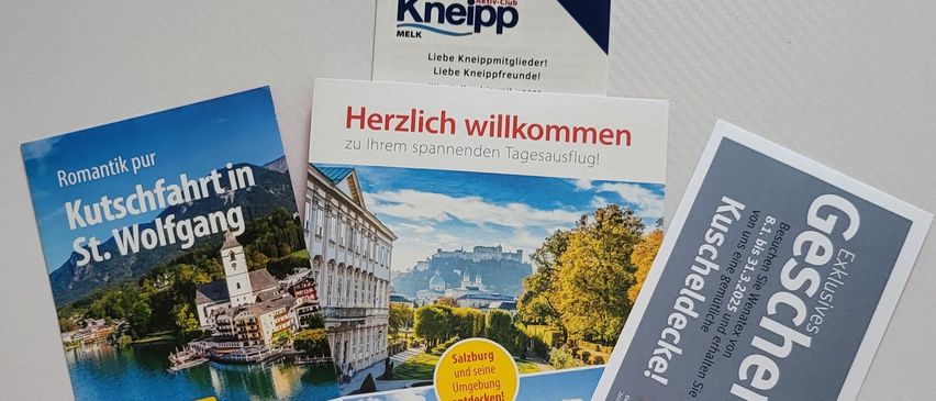 Bild enthält, Advertisement, Poster, Architecture, Building, Business Card, Paper, Text