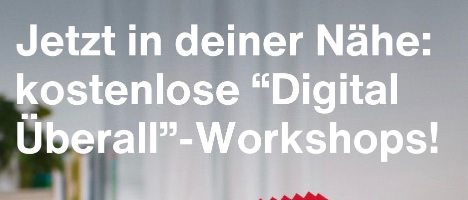 Eine Hand hält ein pixeliges Händedruckbild auf einem Laptop-Bildschirm und wirbt für kostenlose digitale Workshops.